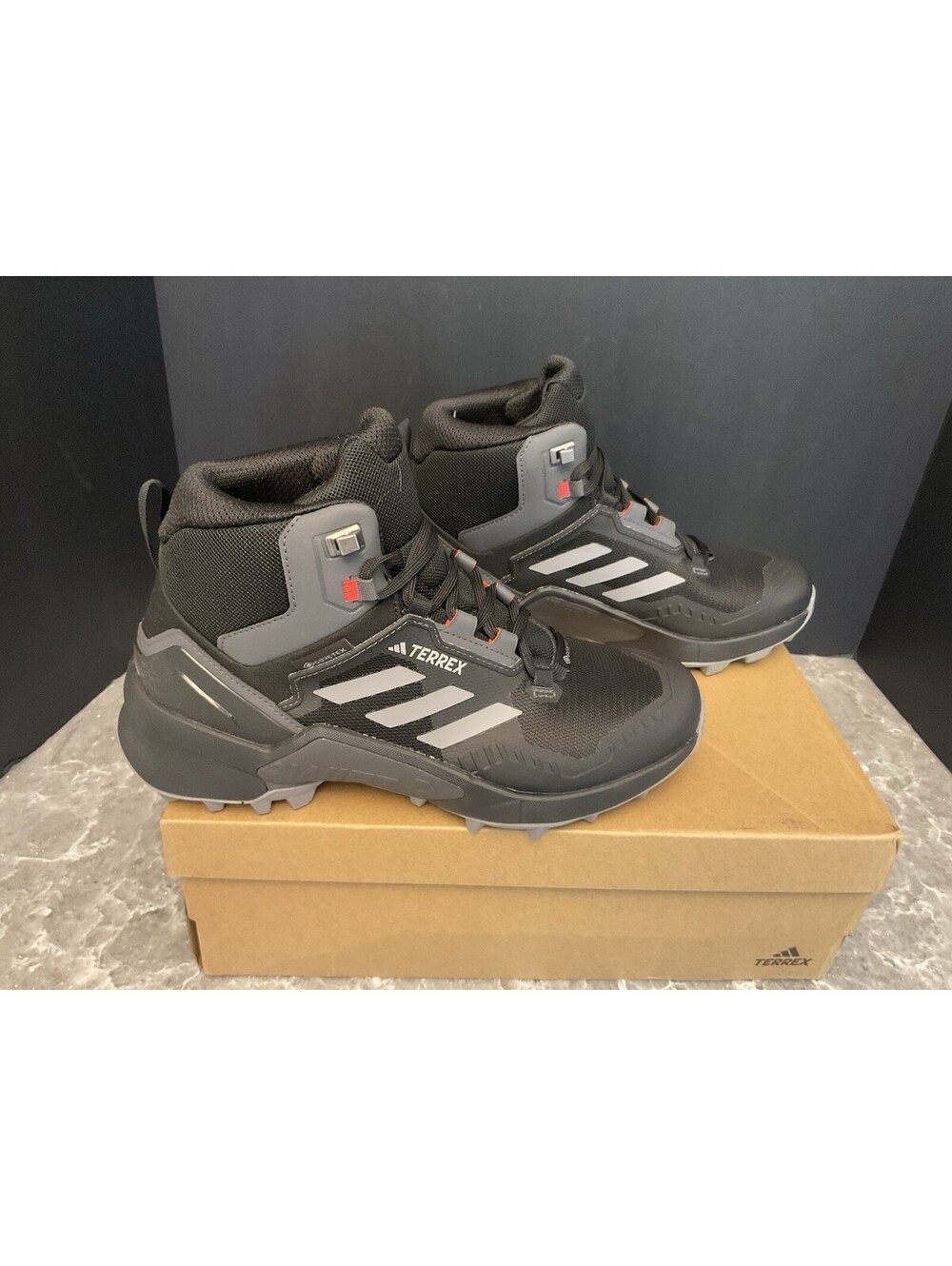 New! Mens Adidas Terrex Swift R3 Mid GTX Gore-Tex Hiking Trail Boots. Size 7.
